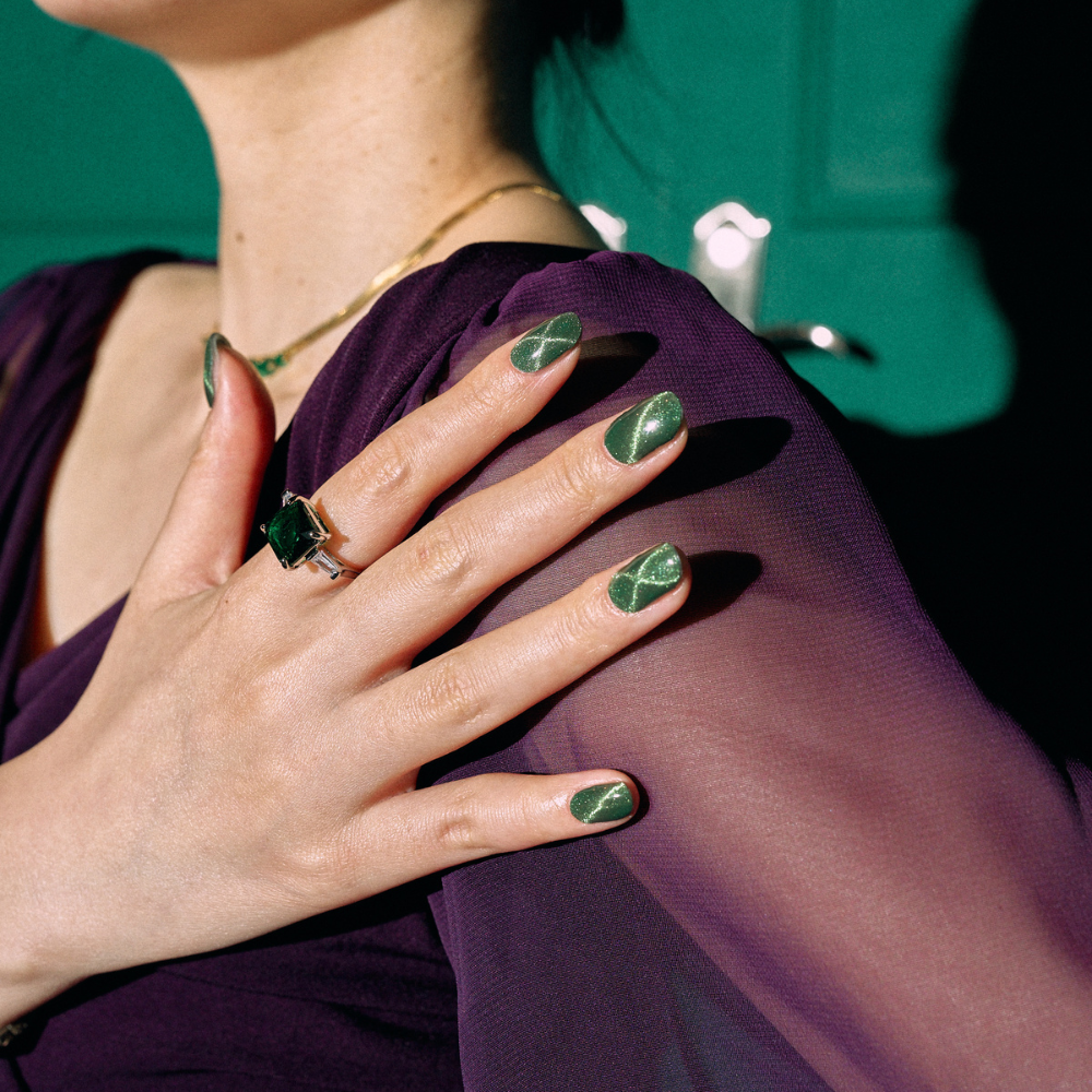 ÉDGEU16 Cross Green Magnet | Gel Nail Sticker